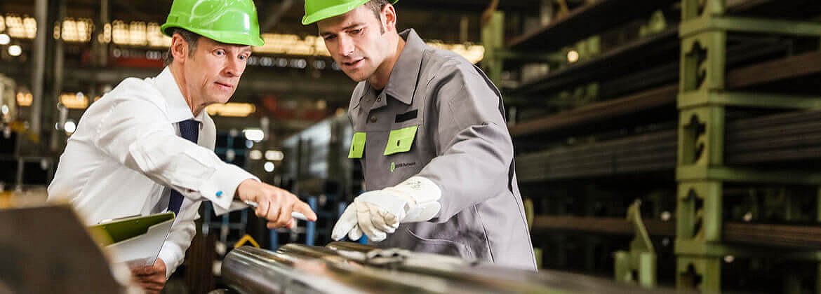 SPAETER Kunststoffhandel, Divider SPAETER Mitarbeiter bei Produktbesichtigung